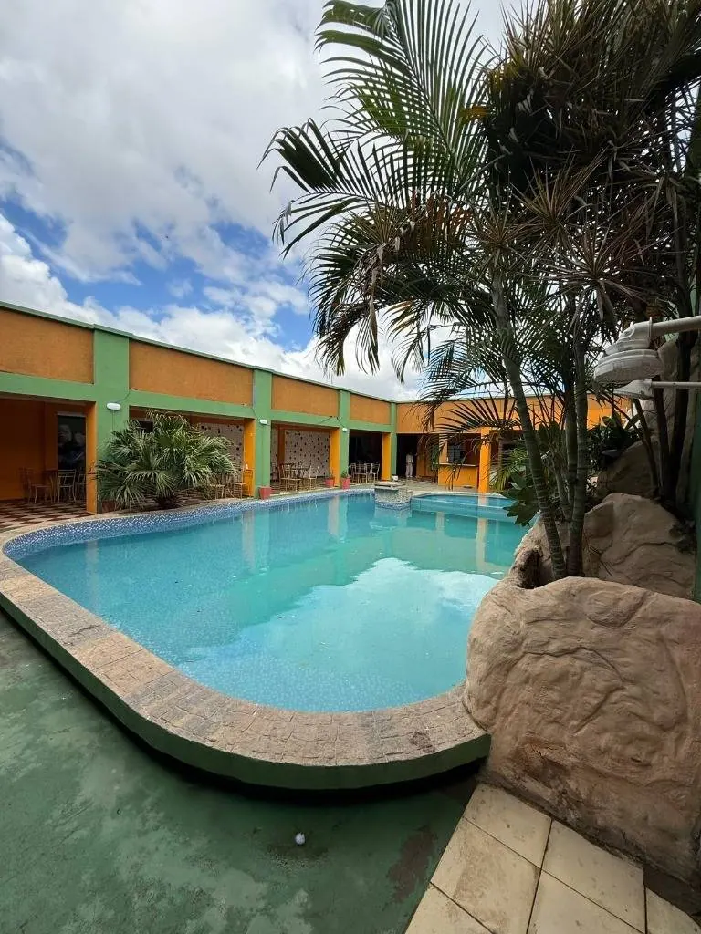 Local comercial de 1.050 m² en venta en la Zona Este: foto 4 de 6