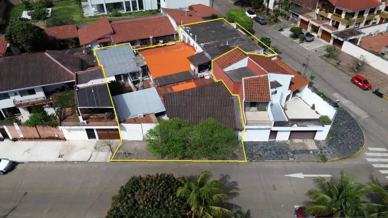 Casa de 2 plantas con 12 departamentos en venta en la Zona Este: foto 1 de 20