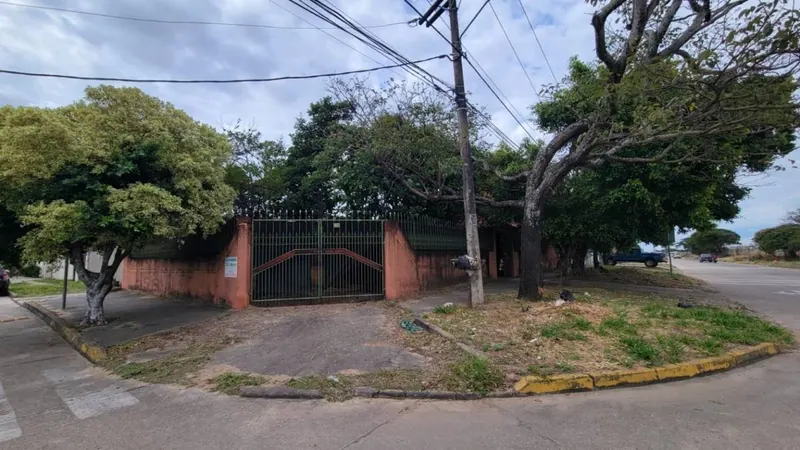 Casa en esquina en venta sobre la avenida Radial 12, Zona Sur: foto 2 de 16