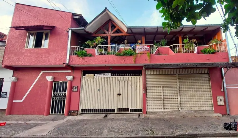 House with independent apartment for sale in the West Zone: foto 1 de 18