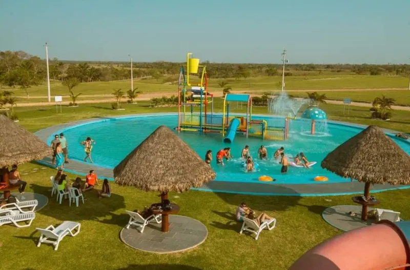 Terreno de 300 m² en venta en el Complejo Acuático Zuriel, Cotoca: foto 3 de 5