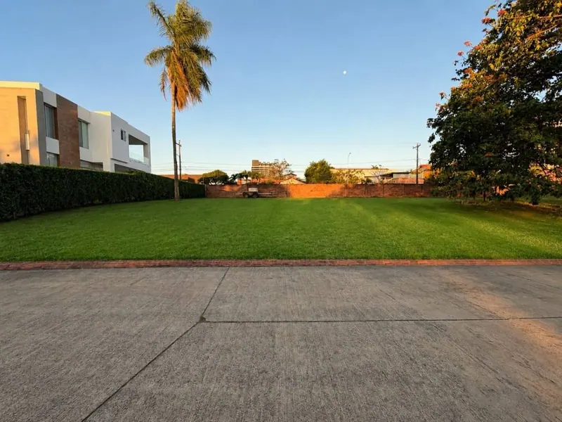 750 m² lot for sale in Colinas del Urubó, La Cañada: foto 3 de 3