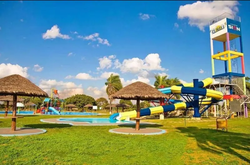 414.75 m² lot for sale in the Zuriel Water Park complex, Cotoca: foto 5 de 5