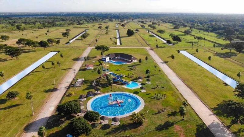 Terreno de 300 m² en venta en el complejo Reservas del Urubó: foto 2 de 5