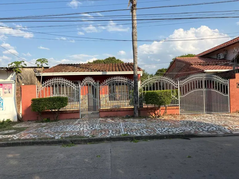 Casa en venta en Montero, terreno de 470,25 m² y uso mixto
