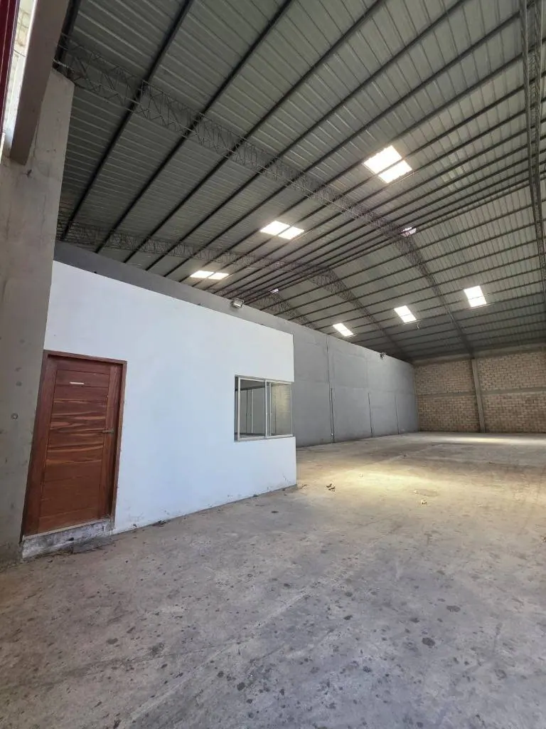 Galpón de 580 m² en alquiler en el Parque Industrial Latinoamericano: foto 1 de 5