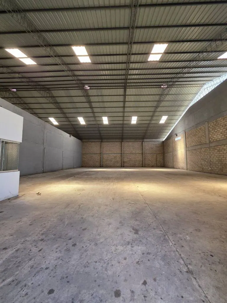 Galpón de 580 m² en alquiler en el Parque Industrial Latinoamericano: foto 3 de 5