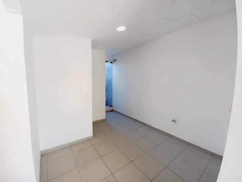 Local comercial en alquiler sobre la Av. Virgen de Cotoca, Zona Este: foto 5 de 12