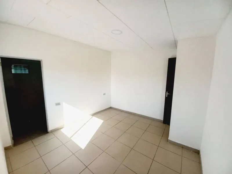 Local comercial en alquiler sobre la Av. Virgen de Cotoca, Zona Este: foto 7 de 12