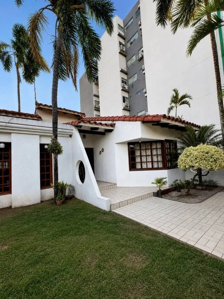 Corner house for sale on Avenida Paraguá, North Zone: foto 1 de 6