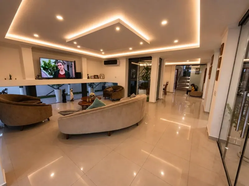 Casa de 6 dormitorios en venta cerca de la Av. Alemana, Zona Norte: foto 4 de 16