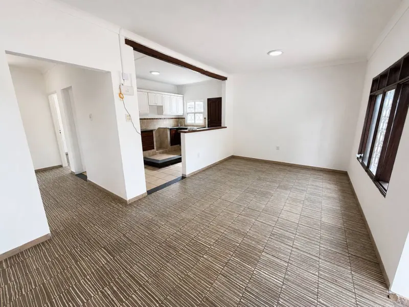 Casa de uso comercial en alquiler en Sirari, Equipetrol: foto 3 de 16