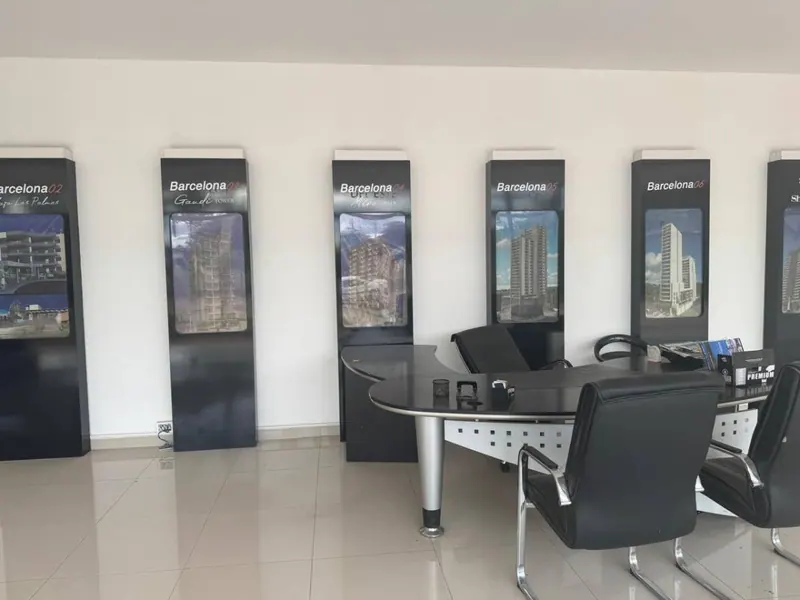 Local comercial de 105,6 m² en venta en el condominio Barcelona: foto 2 de 4