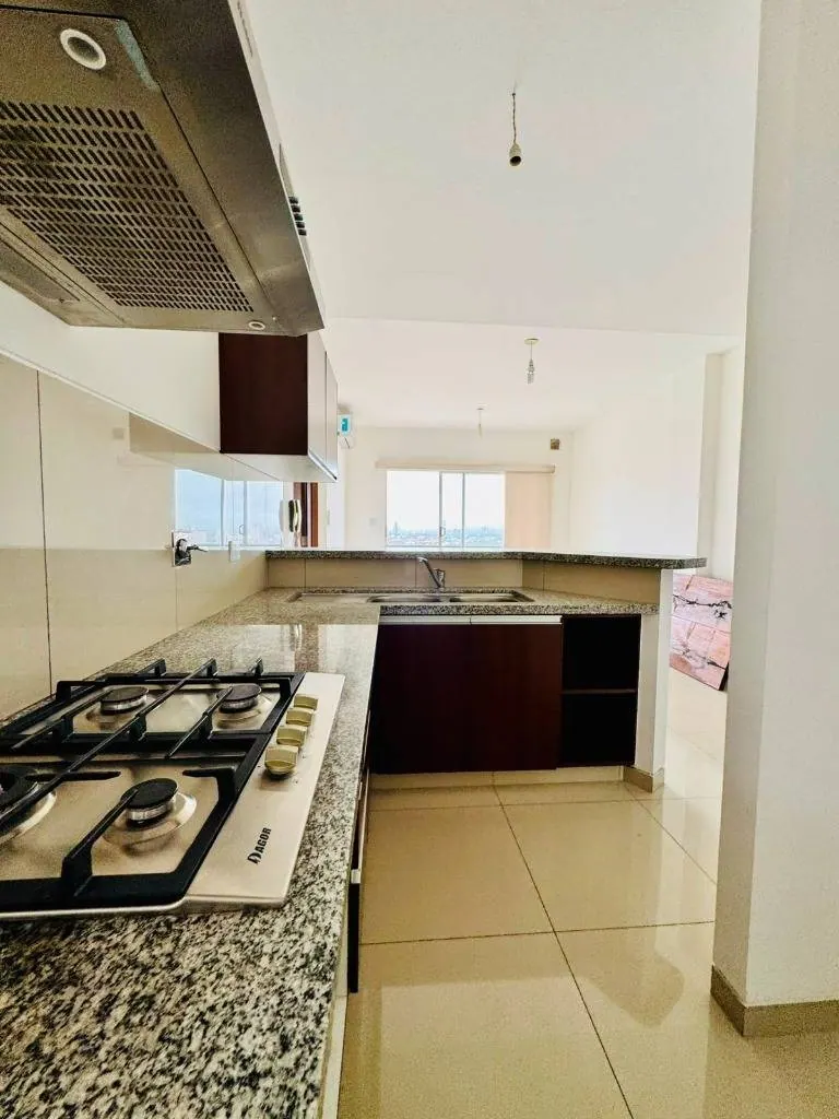 2 en-suite bedroom apartment for sale in Equipetrol, facing Sirari: foto 2 de 4