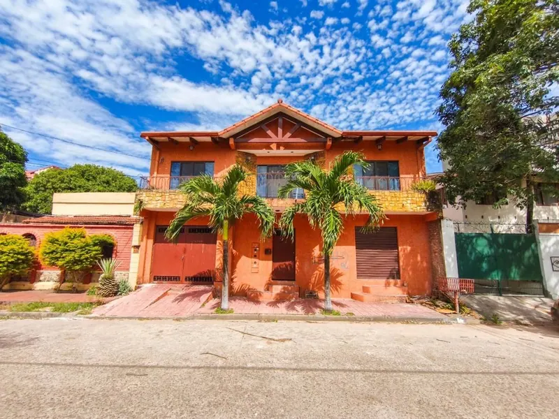 Casa con departamentos independientes en venta en la Zona Norte: foto 1 de 17