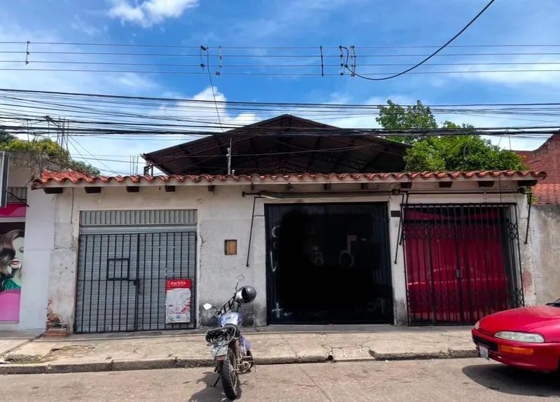 Galpón con 2 tiendas en venta en la Zona Sur, cerca del Abasto