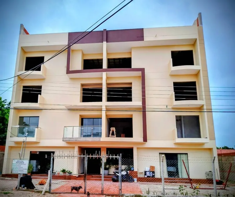 Edificio de 4 plantas en venta en la Zona Sur con locales comerciales