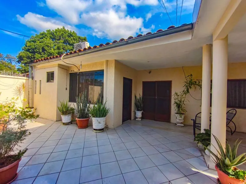 Casa comercial de 3 plantas en venta en la Zona Sur, 643 m²: foto 8 de 20