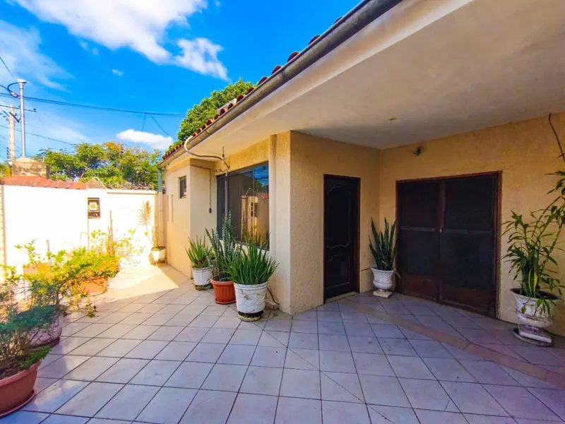 Casa comercial de 3 plantas en venta en la Zona Sur, 643 m²: foto 11 de 20