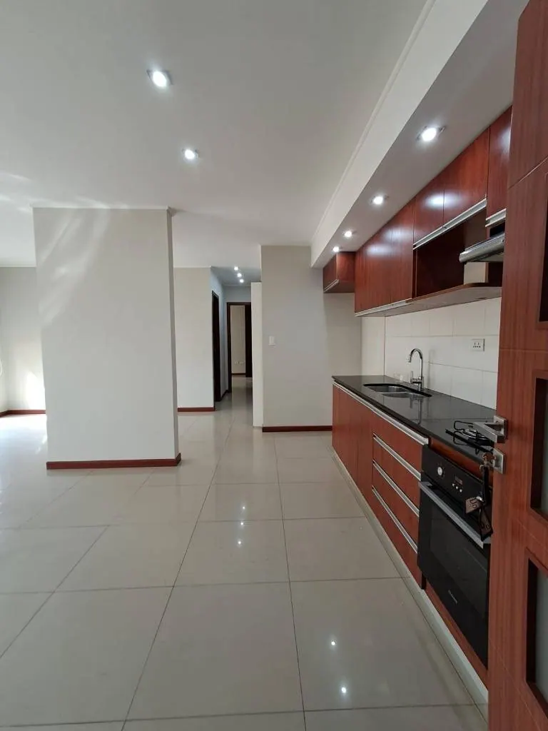 Departamento de 3 dormitorios en venta en el condominio Club Piazza: foto 9 de 20