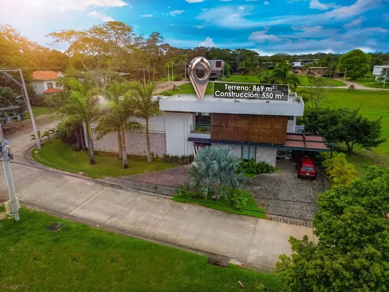 House with pool for sale in the Las Palmeras gated community, Urubó: foto 3 de 50