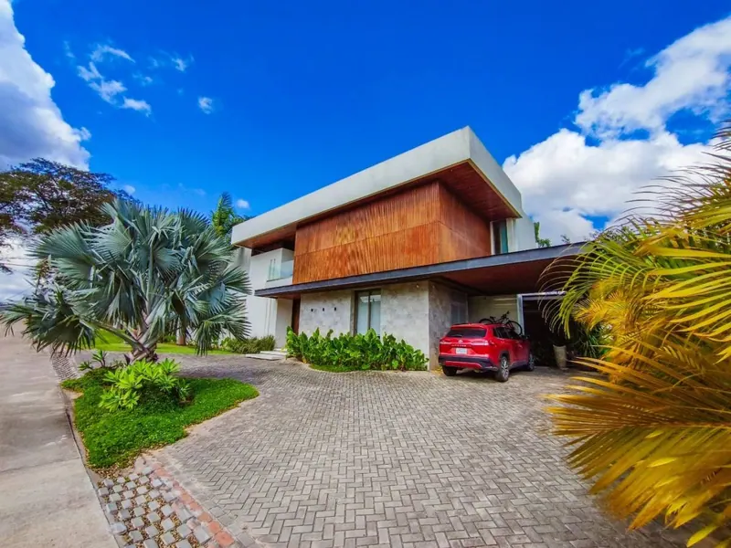 House with pool for sale in the Las Palmeras gated community, Urubó: foto 5 de 50