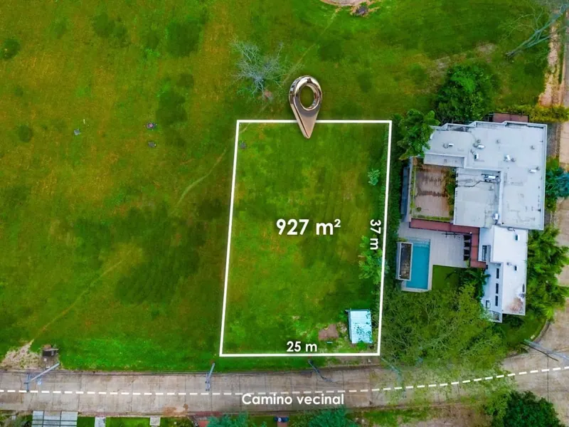 Terreno en esquina de 927 m² en venta en Colinas del Urubó: foto 1 de 6
