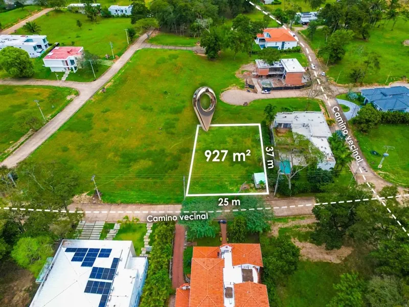 Terreno en esquina de 927 m² en venta en Colinas del Urubó: foto 3 de 6