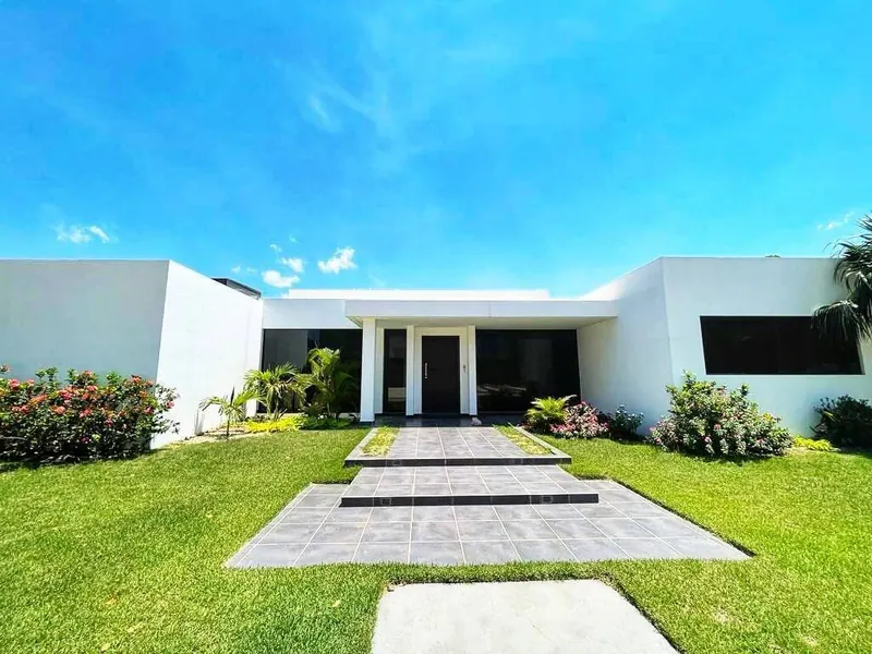 Casa de 3 suites con piscina en venta en Polo Country, Warnes: foto 1 de 18