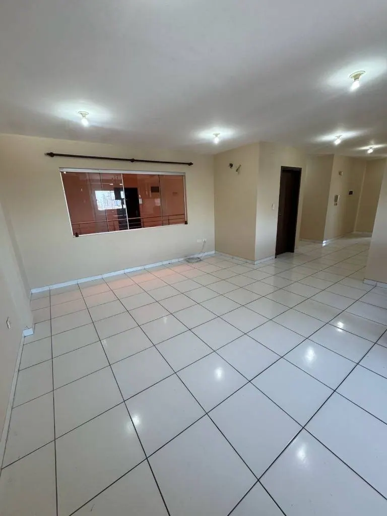 Departamento de 3 suites en alquiler en el Centro, calle Ingavi: foto 4 de 8