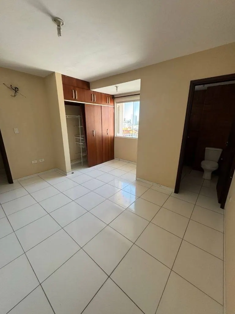 Departamento de 3 suites en alquiler en el Centro, calle Ingavi: foto 6 de 8
