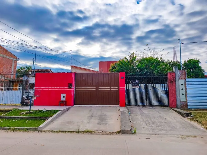 Casa con dos construcciones en venta en San Aurelio, Zona Sur