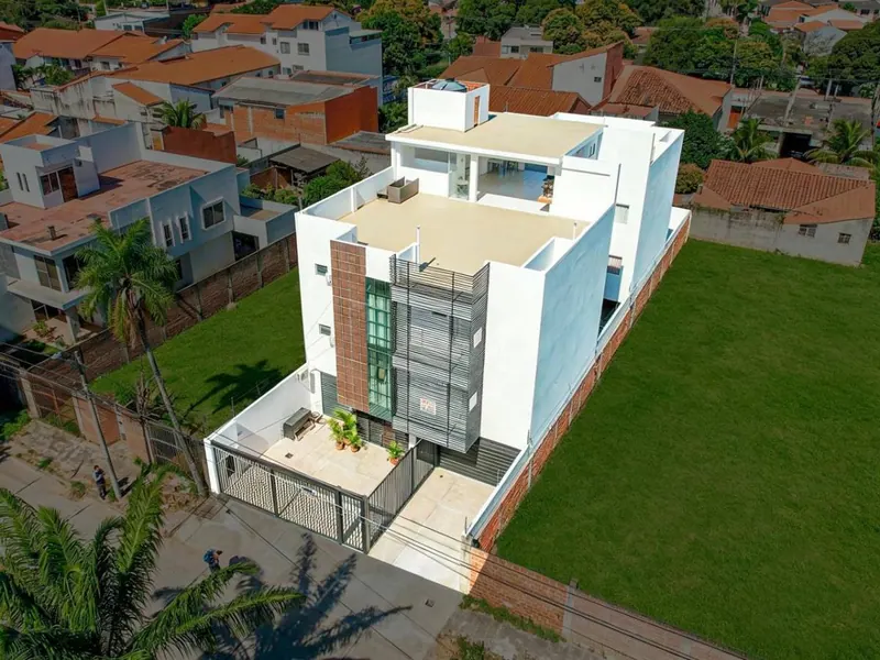 Edificio en venta en la Zona Norte, sobre el canal Pedro Vélez: foto 1 de 15