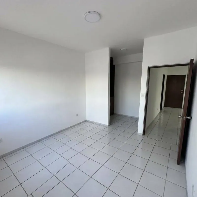 Departamento de 2 dormitorios en venta en el condominio Dos Hermanas: foto 3 de 11
