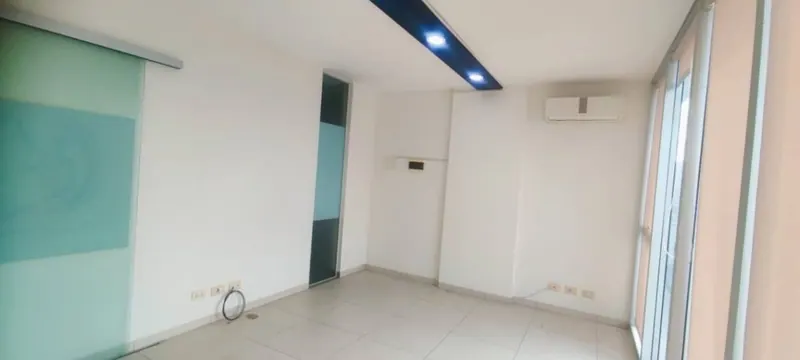 Oficina de 16 m² en alquiler en el edificio Top Center, Av. Beni: foto 4 de 6