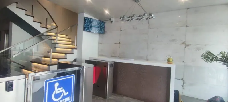 Oficina de 16 m² en alquiler en el edificio Top Center, Av. Beni: foto 5 de 6