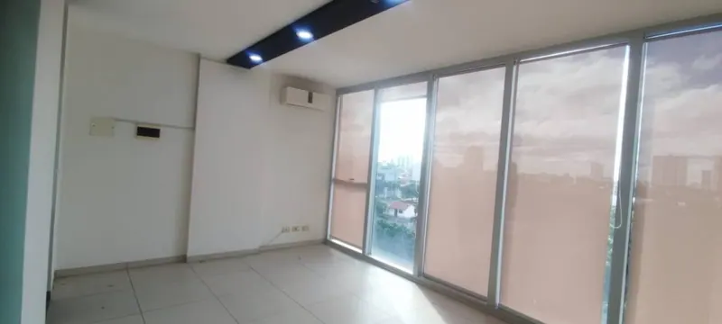 Oficina de 16 m² en alquiler en el edificio Top Center, Av. Beni: foto 6 de 6