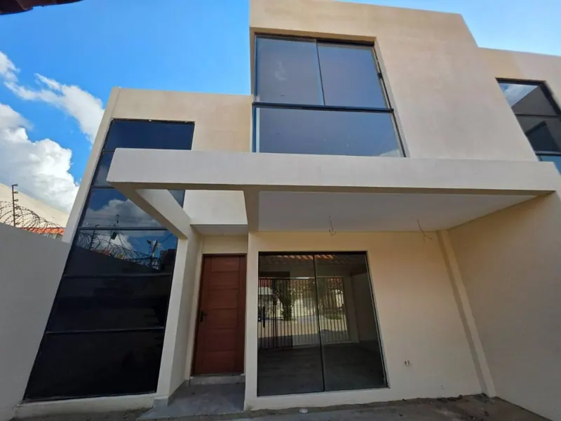 Casa de 3 dormitorios en venta en la Zona Este, 197 m²: foto 2 de 23
