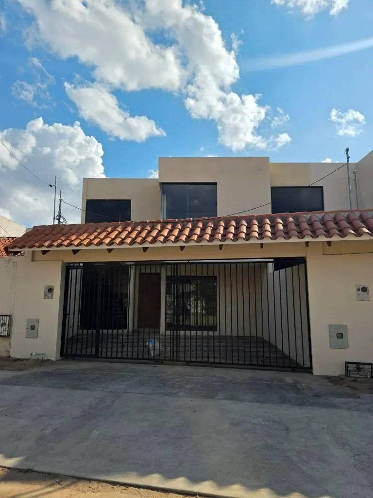 Casa de 3 dormitorios en venta en la Zona Este, 197 m²: foto 3 de 23