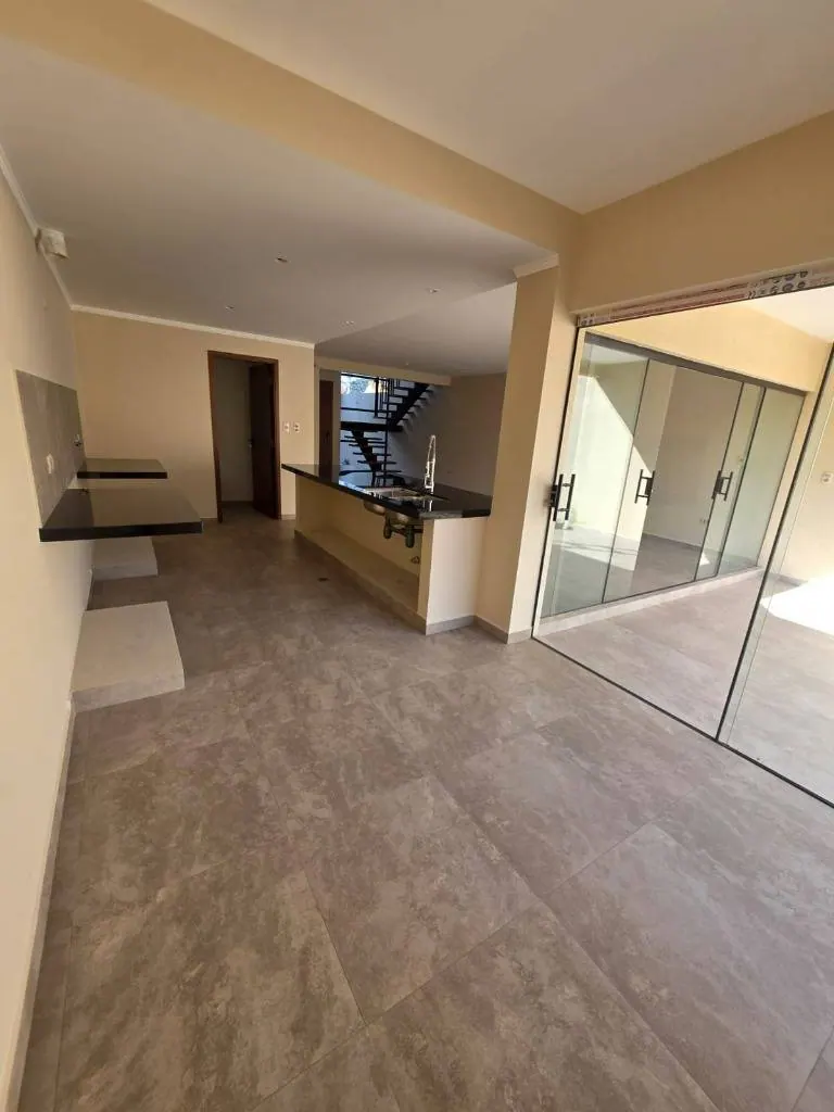 Casa de 3 dormitorios en venta en la Zona Este, 197 m²: foto 8 de 23