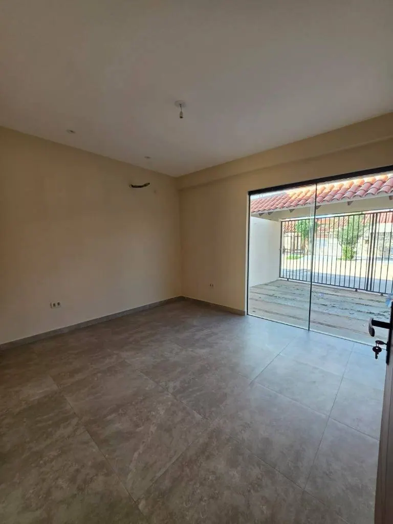 Casa de 3 dormitorios en venta en la Zona Este, 197 m²: foto 9 de 23