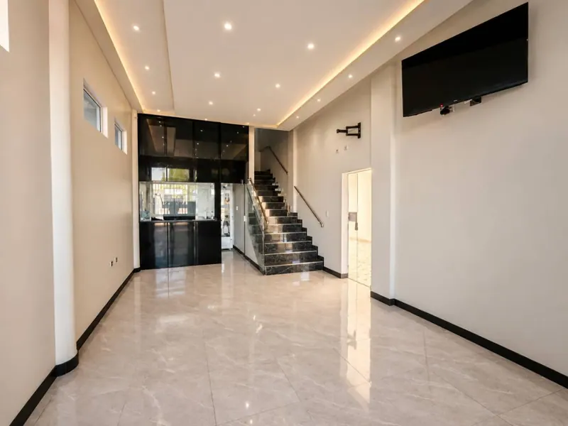 Edificio tipo hostal en venta sobre la Av. Circunvalación, Montero: foto 2 de 21