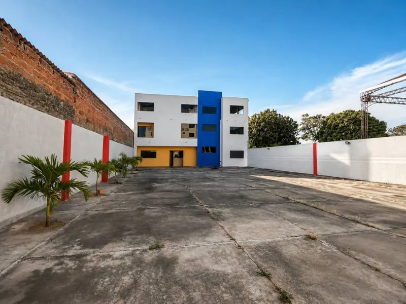 Edificio tipo hostal en venta sobre la Av. Circunvalación, Montero: foto 18 de 21