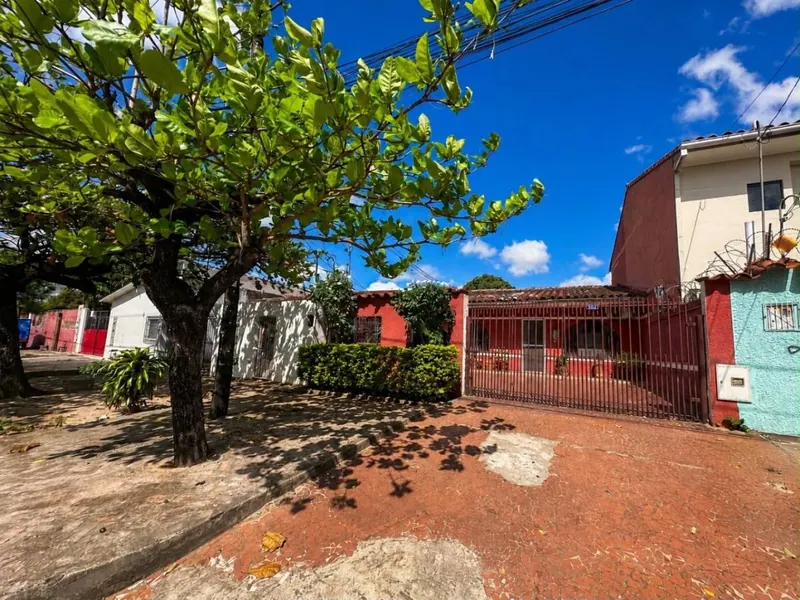 Terreno de 330 m² con construcción en venta sobre la Av. Francisco: foto 1 de 5