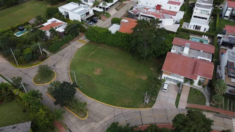 Terreno en esquina de 965,39 m² en venta en Río Sierra, Urubó: foto 1 de 3