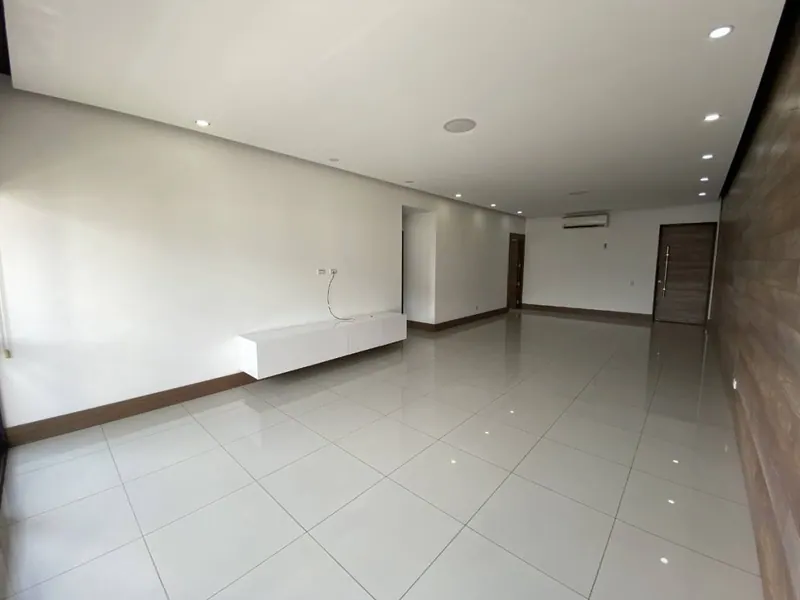 Departamento de 2 dormitorios en venta en Sky Blue, Equipetrol: foto 3 de 17