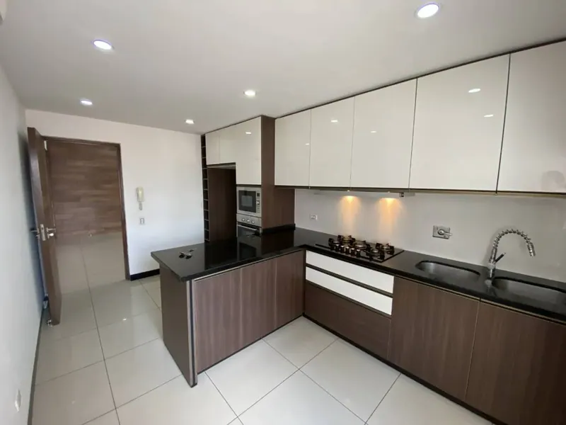 Departamento de 2 dormitorios en venta en Sky Blue, Equipetrol: foto 5 de 17