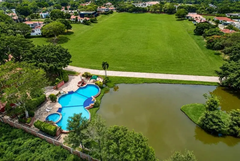 Terreno de 1.360 m² en venta en el condominio Polo Country, Warnes