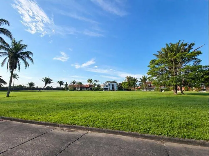 Terreno de 1.360 m² en venta en el condominio Polo Country, Warnes: foto 4 de 11