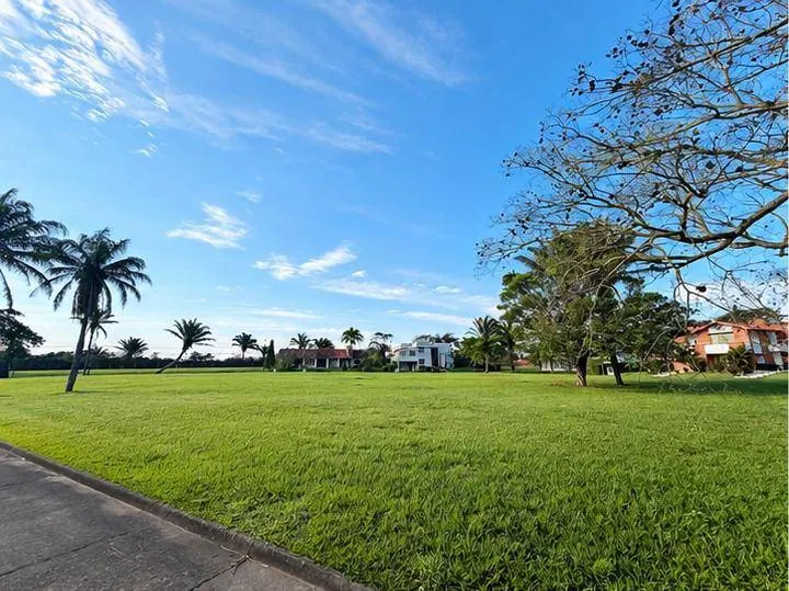 Terreno de 1.360 m² en venta en el condominio Polo Country, Warnes: foto 6 de 11